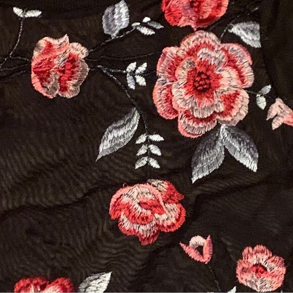 Charlotte Russe Top Sheer Mesh Embroidered Floral Short Sleeve Black Size Medium - Picture 4 of 7